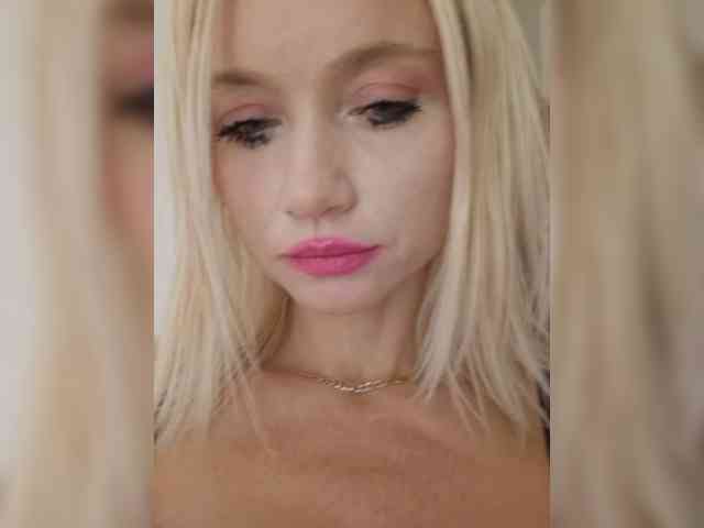 AlinaLoves webcam
