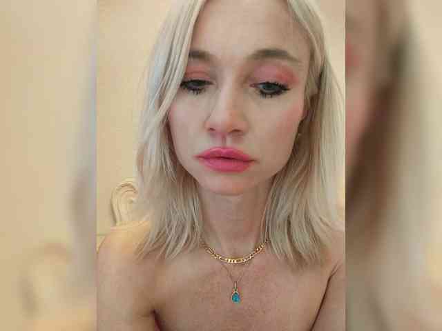 AlinaLoves webcam
