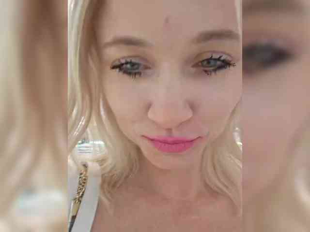 AlinaLoves webcam