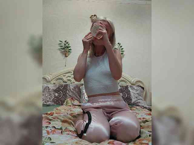 Эта модель сейчас онлайн. AlinaLoves