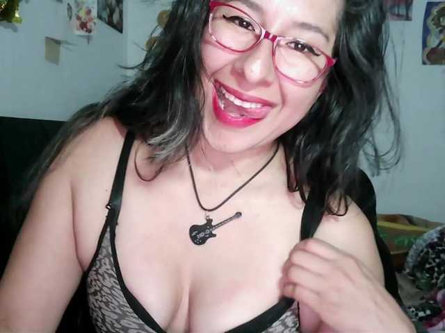 Malishka19 live cam on BongaCams