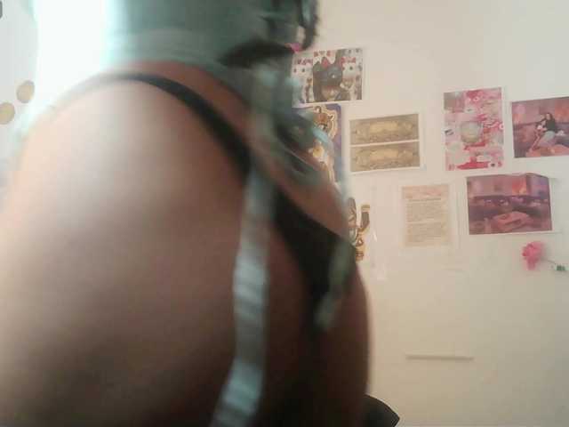 Malishka19 live cam on BongaCams