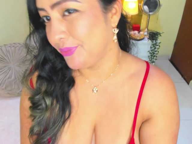 JuliaHaye live cam on BongaCams