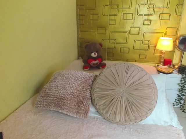 JuliaHaye live cam on BongaCams