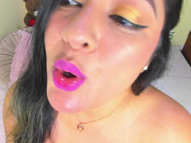 JuliaHaye live cam on BongaCams