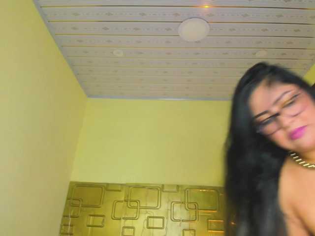 JuliaHaye live cam on BongaCams