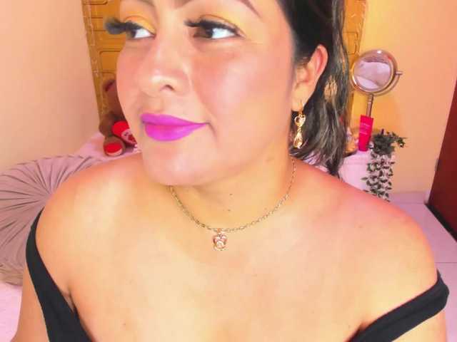 JuliaHaye live cam on BongaCams