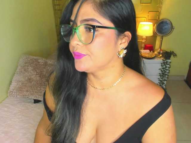 JuliaHaye live cam on BongaCams