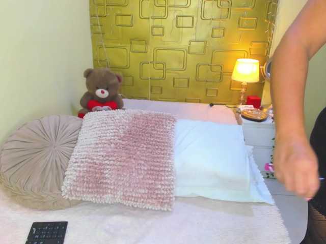 JuliaHaye live cam on BongaCams