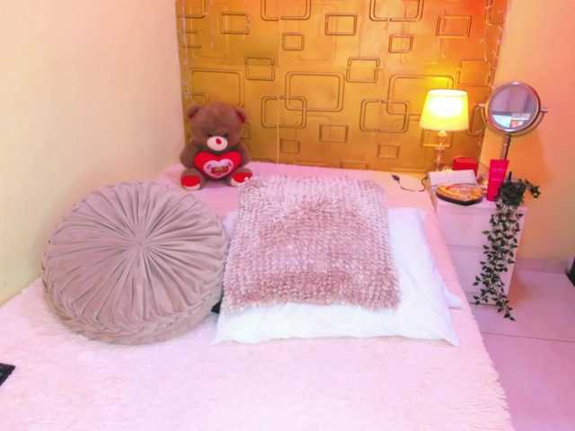 JuliaHaye live cam on BongaCams