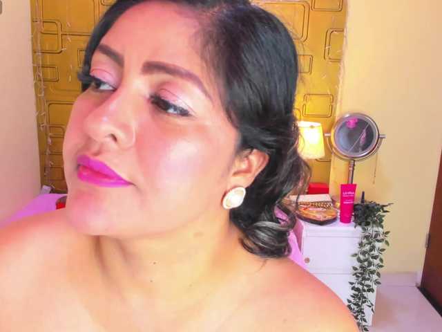 JuliaHaye's BongaCams show and profile