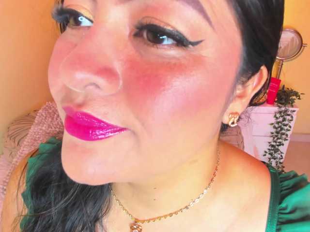 JuliaHaye live cam on BongaCams
