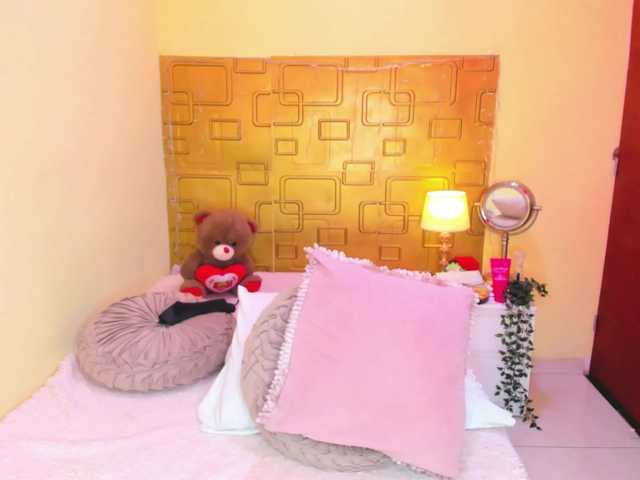JuliaHaye live cam on BongaCams