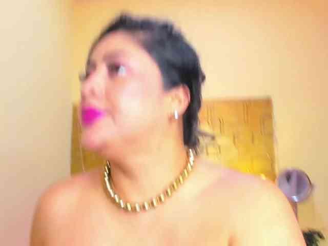 JuliaHaye Live Webcam on BongaCams