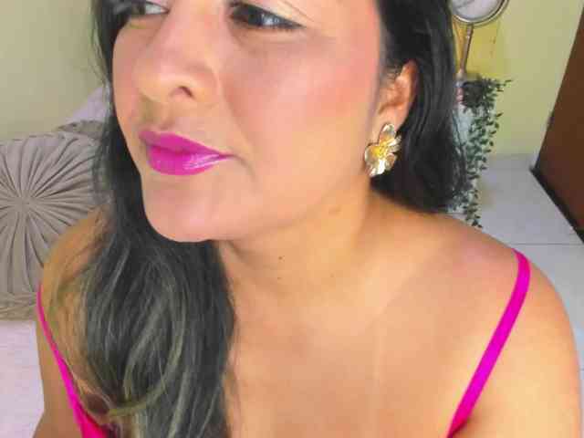 Модель: JuliaHaye