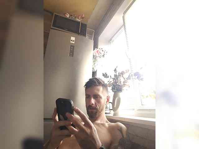 --sweetDICK-- Live Webcam on BongaCams