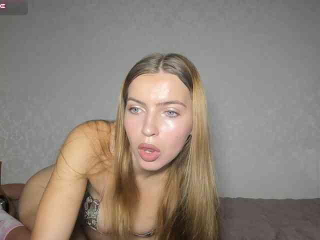 MonicaRosy webcam