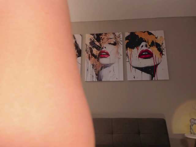 LelaWest live webcam show