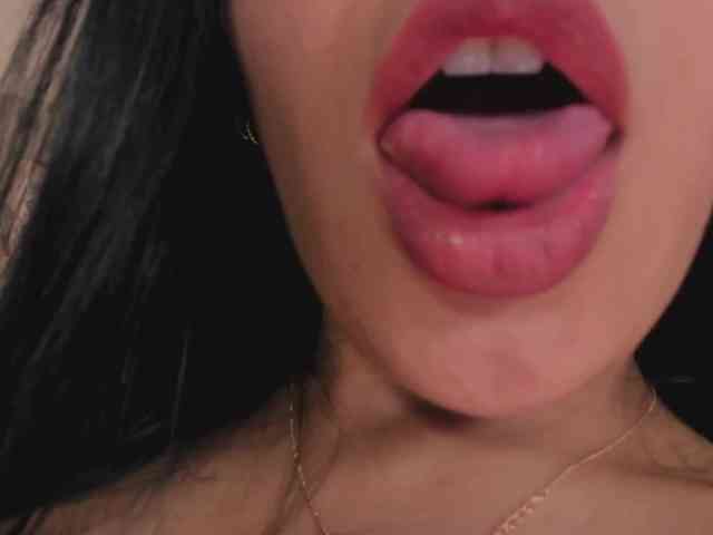 LelaWest webcam