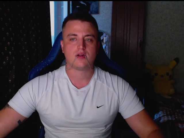 SexGuru999 live webcam show