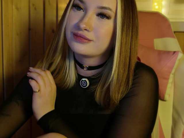 -Bombshell-
