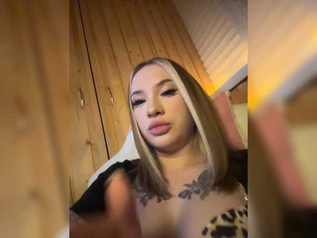 -Bombshell-