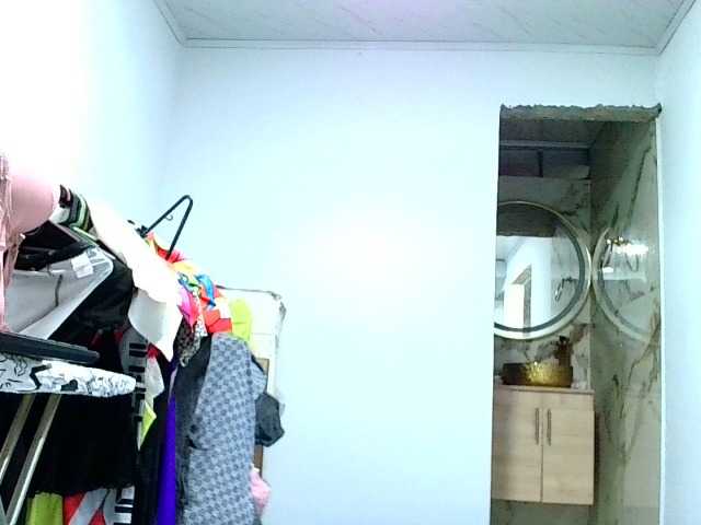 aisha5 es una cam girl española esperándote para sexo en vivo