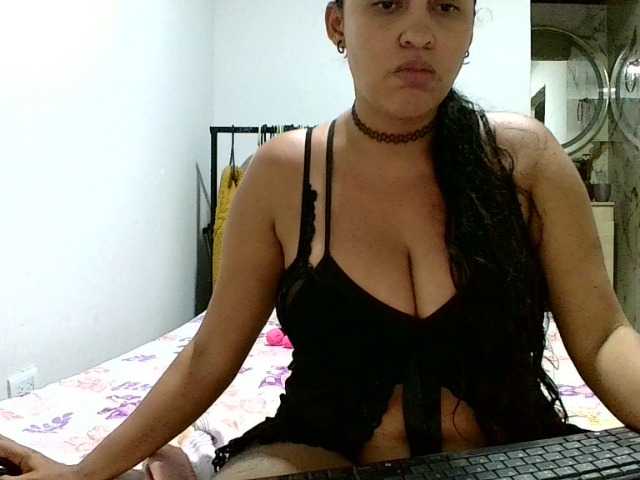 aisha5 live cam on BongaCams