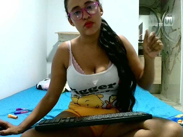 aisha5 live cam on BongaCams