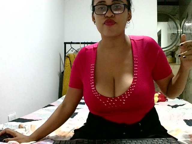 aisha5, en vivo ahora en BongaCams
