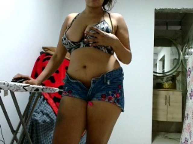 aisha5 live cam on BongaCams