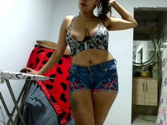 aisha5 live cam on BongaCams