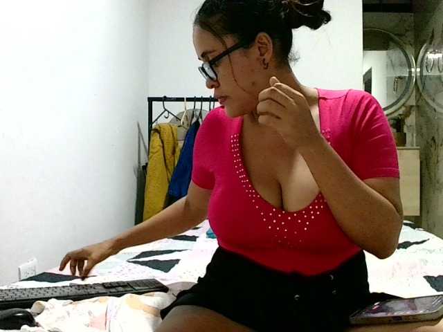 aisha5, en vivo ahora en BongaCams