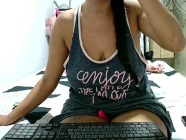 aisha5 live cam on BongaCams