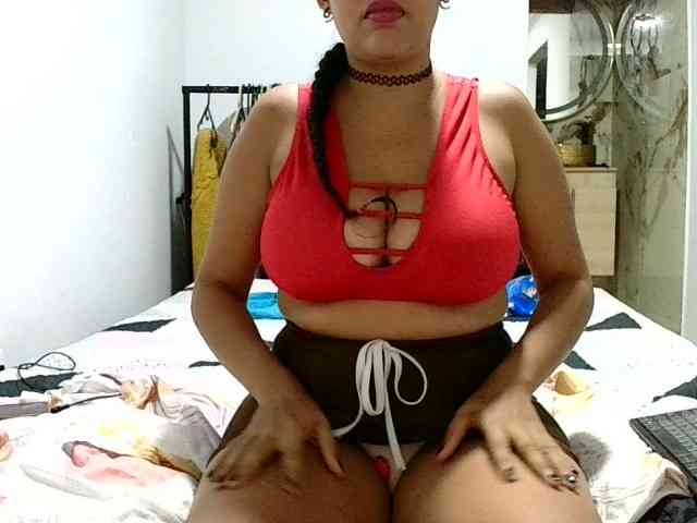 aisha5's live room