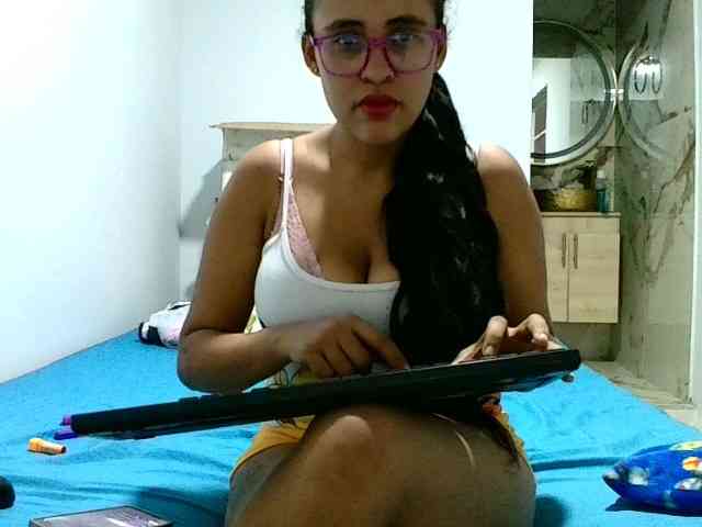 aisha5 Live Webcam on BongaCams