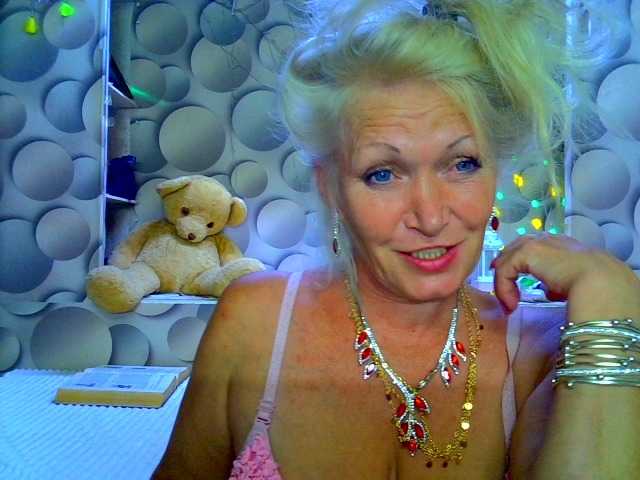 LizSage live cam on BongaCams