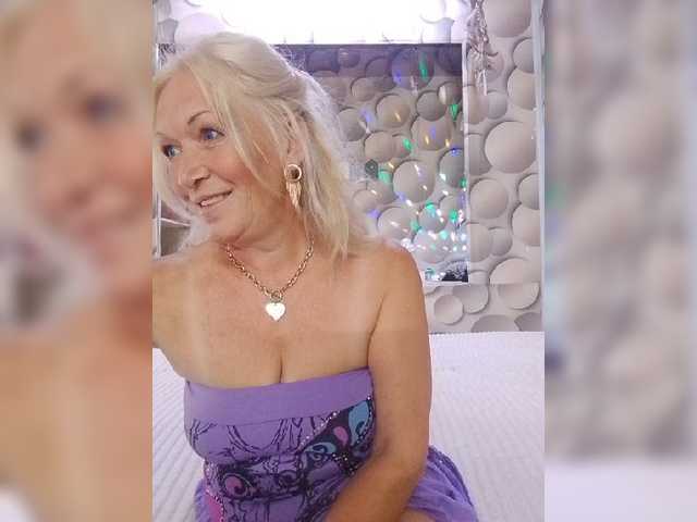 LizSage live cam on BongaCams