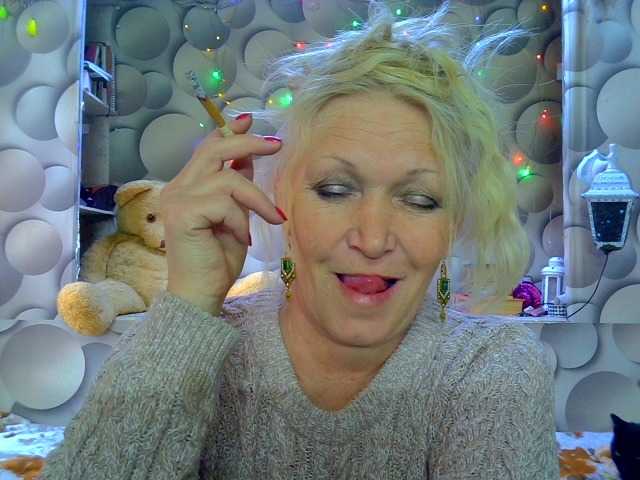 LizSage's BongaCams show and profile