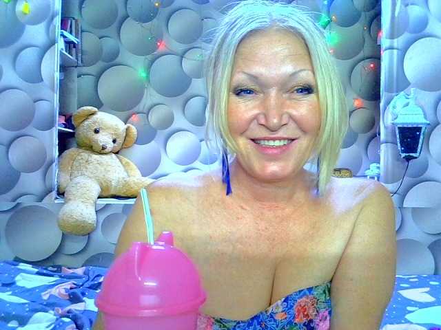 LizSage's BongaCams show and profile