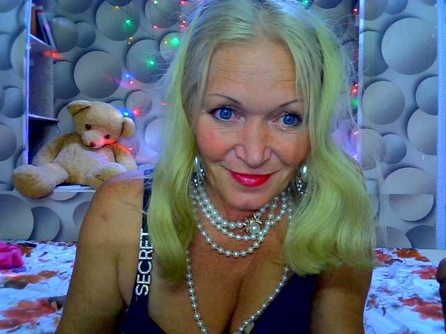 LizSage live webcam show