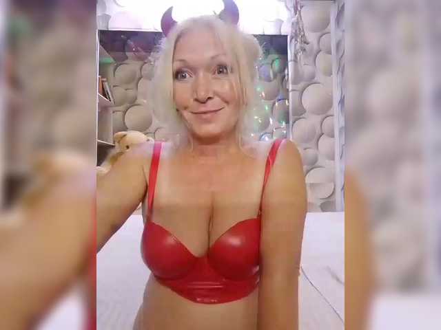 LizSage live webcam show