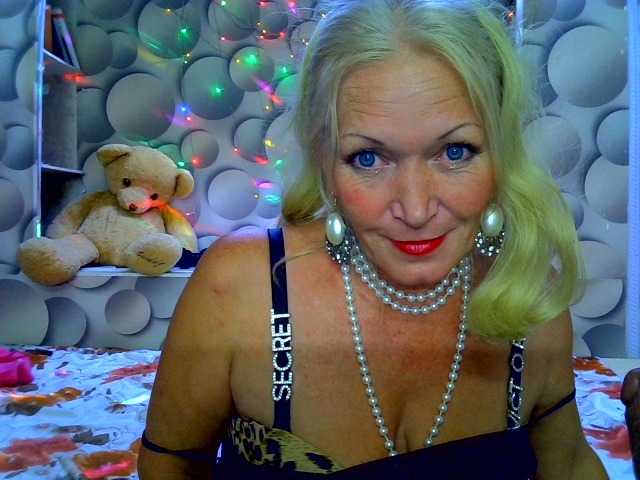 LizSage live webcam show