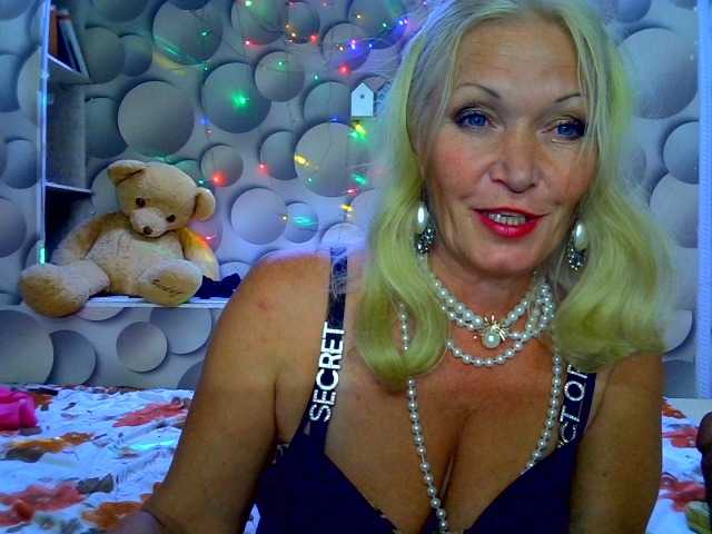 LizSage live cam on BongaCams