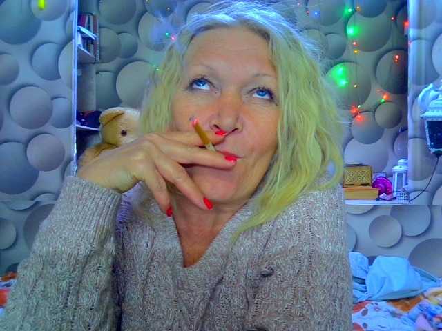 LizSage's BongaCams show and profile