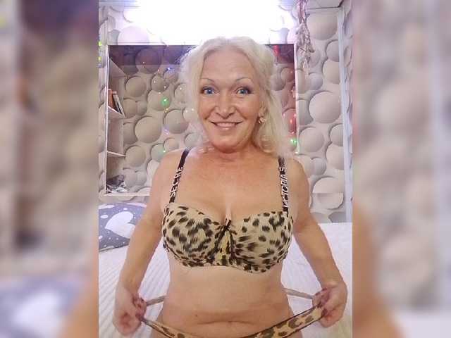 LizSage live cam on BongaCams