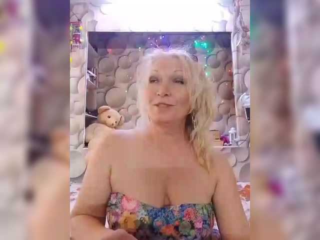 LizSage's BongaCams show and profile