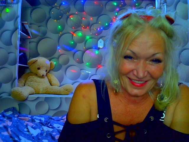 LizSage live cam on BongaCams