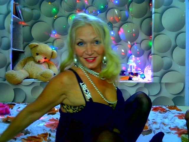 LizSage live cam on BongaCams