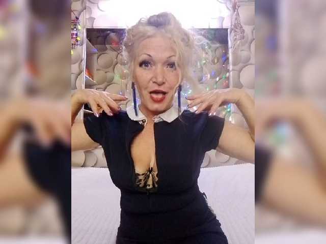 LizSage live cam on BongaCams